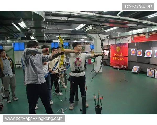 射箭学院加强青少年训练营的器材保养与安全检测，射箭训练班